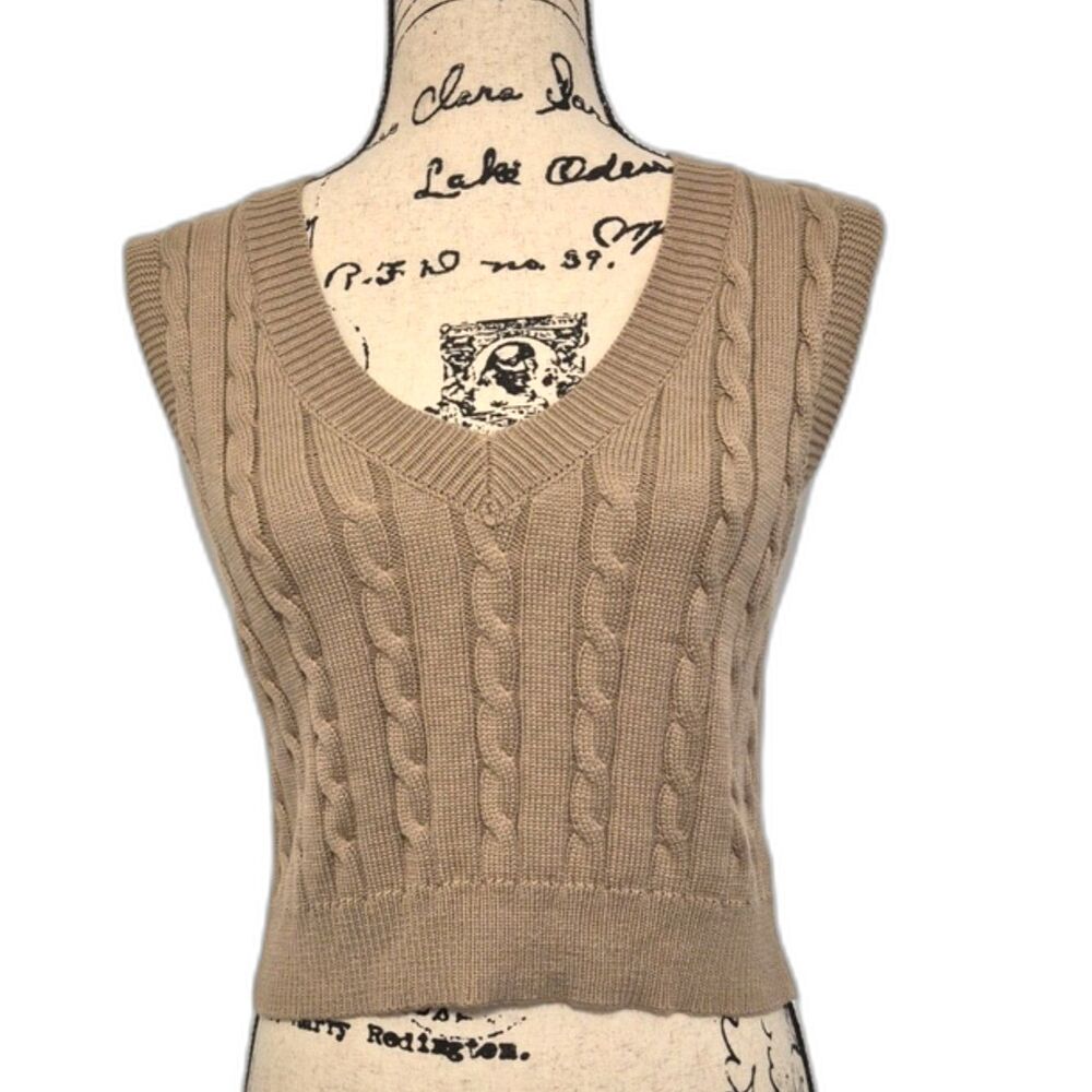 Altar'd State XS Wool Blend Cable Knit Sweater Vest Cropped V Neck Preppy Tan